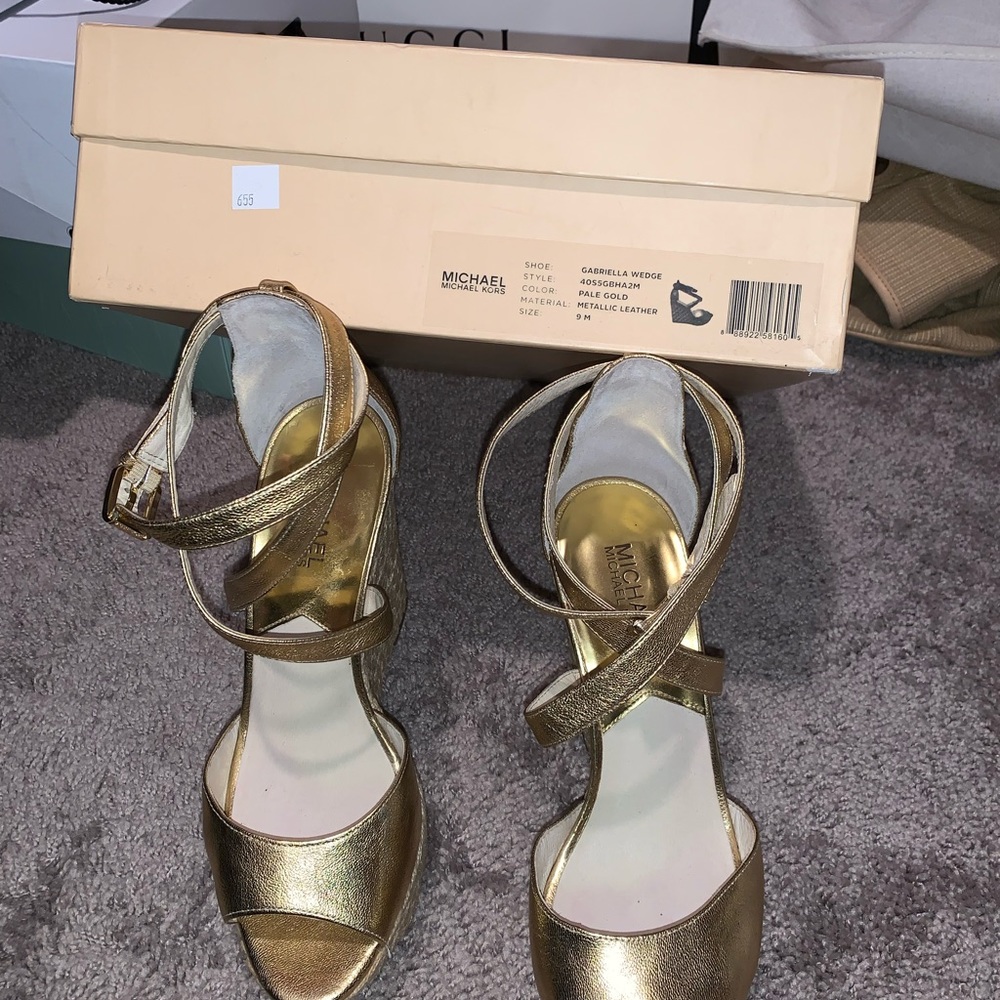 Michael Kors women gold platform sandals - Picture 3 of 5